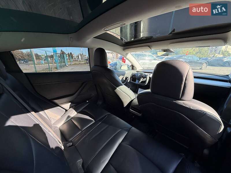 Седан Tesla Model 3 2018 в Луцьку