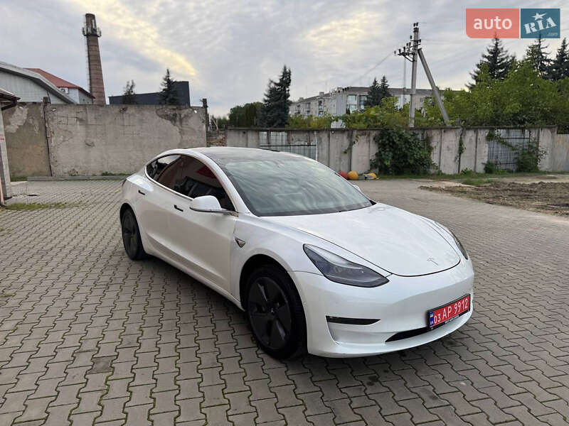 Седан Tesla Model 3 2020 в Луцке
