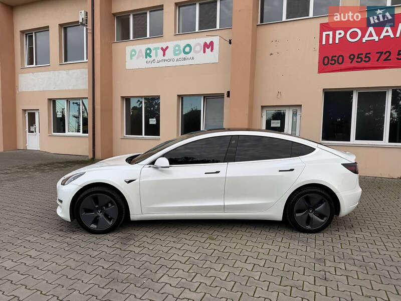 Седан Tesla Model 3 2020 в Луцке