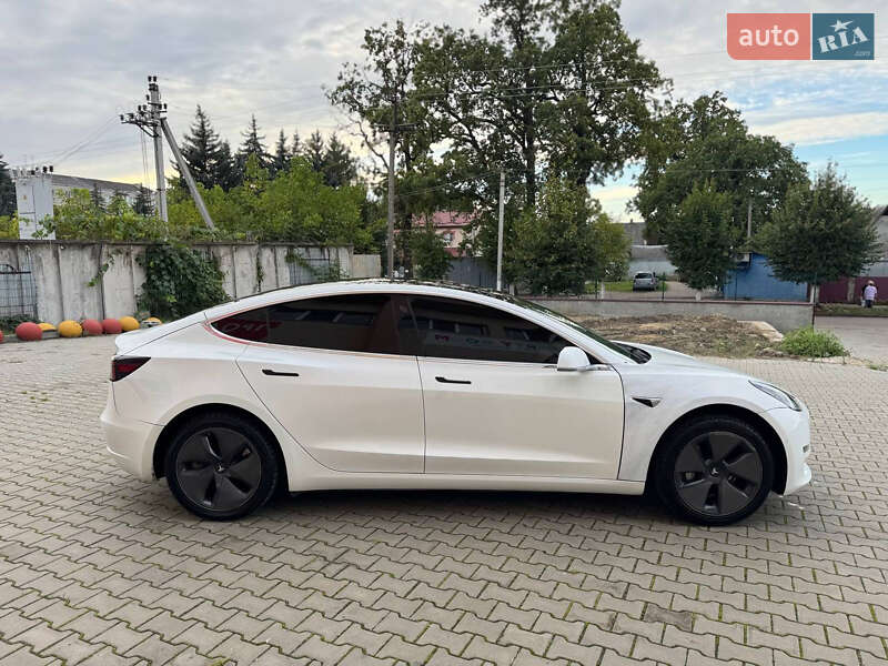 Седан Tesla Model 3 2020 в Луцке