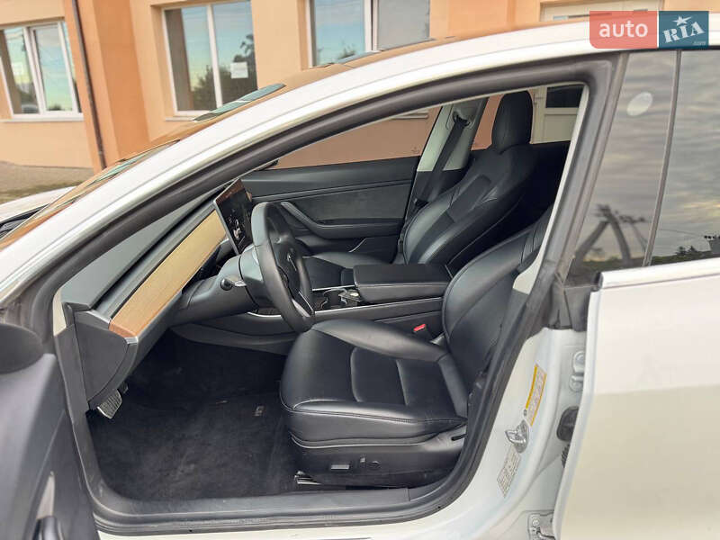 Седан Tesla Model 3 2020 в Луцке