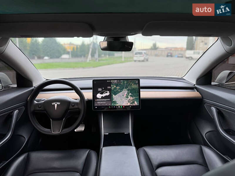Седан Tesla Model 3 2020 в Луцке