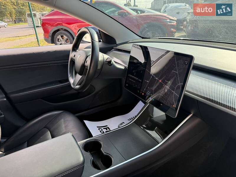 Седан Tesla Model 3 2018 в Луцке