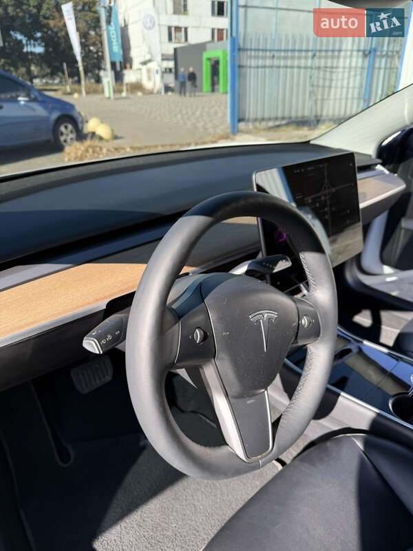 Седан Tesla Model 3 2019 в Киеве