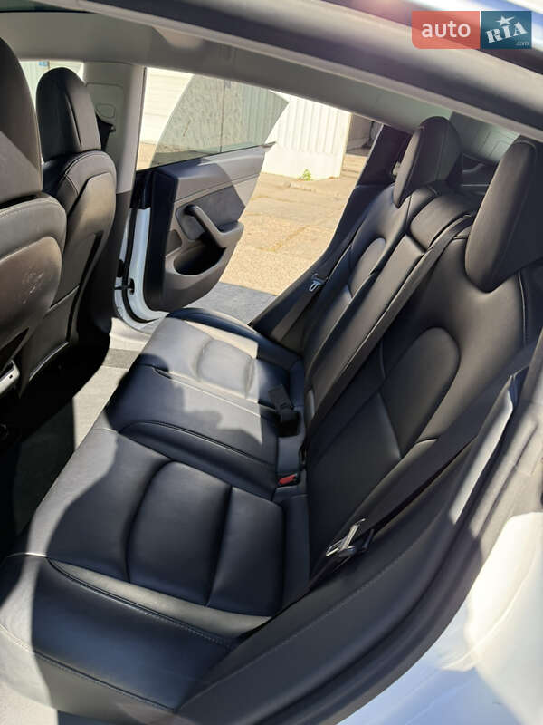 Седан Tesla Model 3 2019 в Киеве