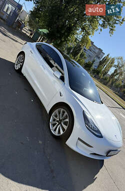 Седан Tesla Model 3 2019 в 