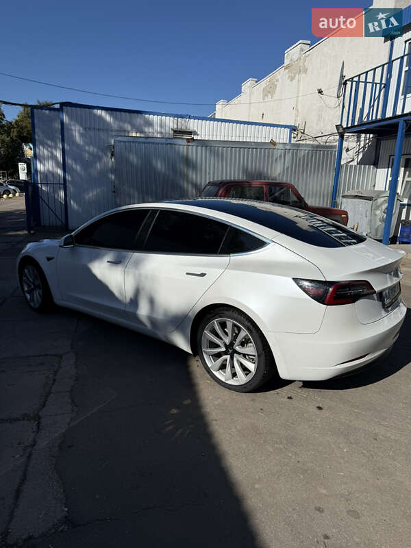 Седан Tesla Model 3 2019 в Киеве