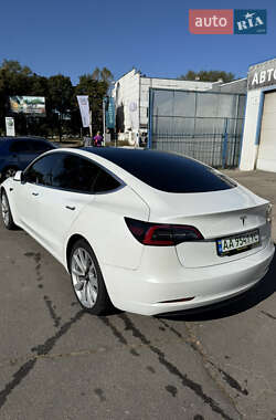 Седан Tesla Model 3 2019 в 