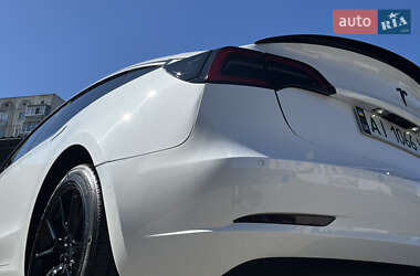 Седан Tesla Model 3 2021 в 