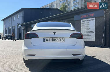 Седан Tesla Model 3 2021 в 