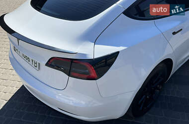 Седан Tesla Model 3 2021 в 