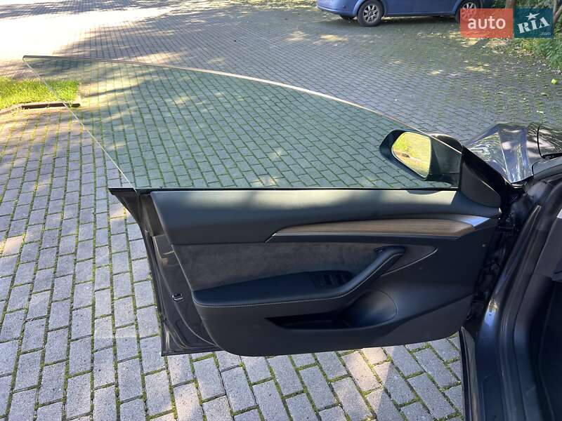 Седан Tesla Model 3 2023 в Львові