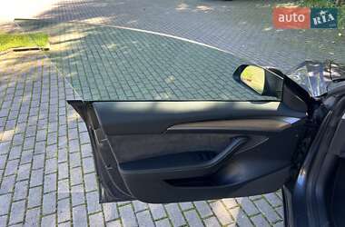 Седан Tesla Model 3 2023 в 