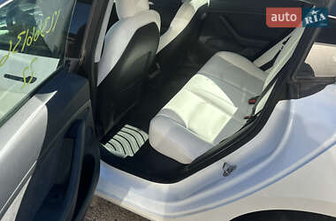 Седан Tesla Model 3 2022 в 