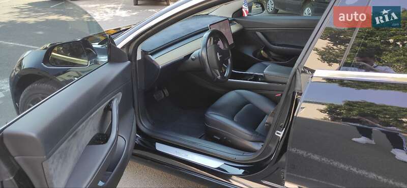 Седан Tesla Model 3 2018 в Києві