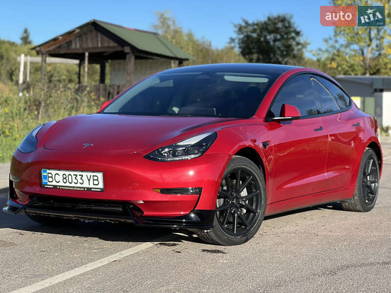 Седан Tesla Model 3 2022 в 