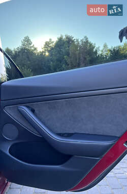 Седан Tesla Model 3 2022 в 