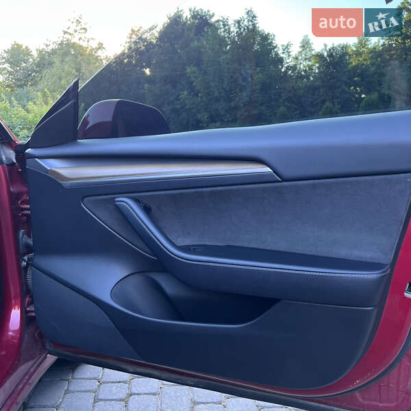 Седан Tesla Model 3 2022 в Львові