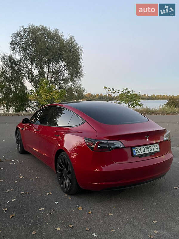 Седан Tesla Model 3 2023 в Києві