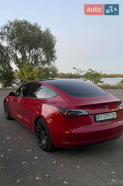 Седан Tesla Model 3 2023 в 