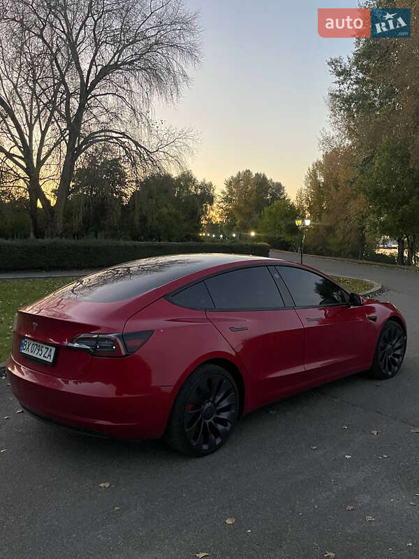 Седан Tesla Model 3 2023 в Києві