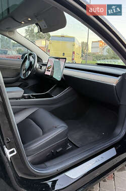 Седан Tesla Model 3 2018 в 