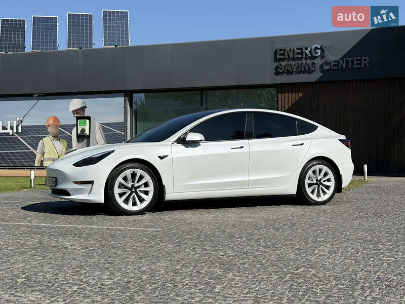 Седан Tesla Model 3 2022 в Днепре