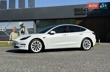 Седан Tesla Model 3 2022 в 