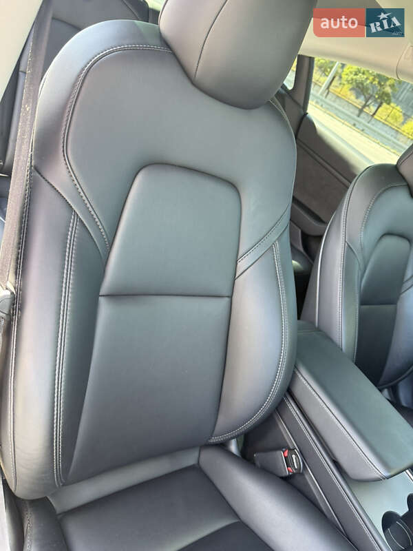 Седан Tesla Model 3 2022 в Днепре