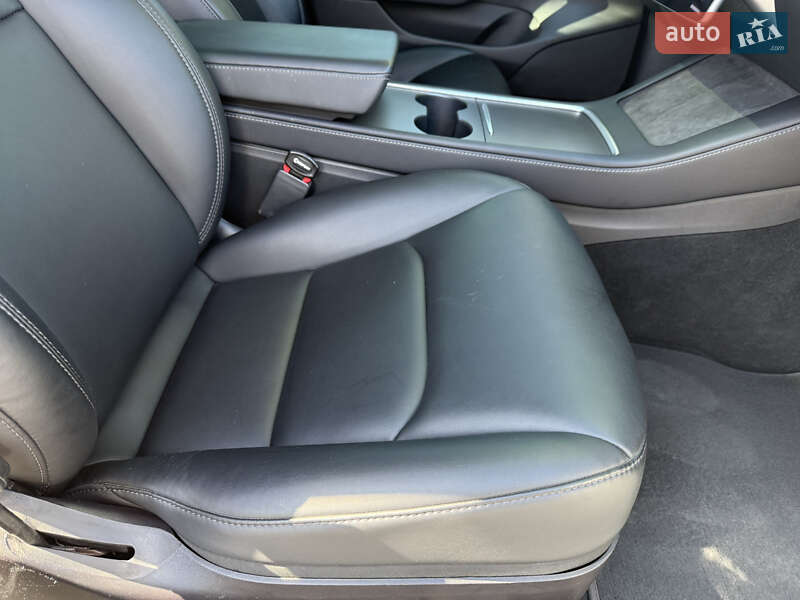 Седан Tesla Model 3 2022 в Днепре