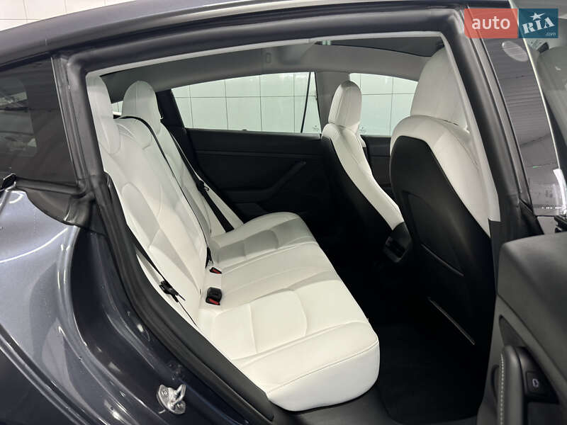 Седан Tesla Model 3 2021 в Днепре