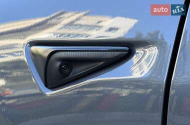 Седан Tesla Model 3 2023 в 