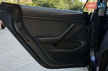 Седан Tesla Model 3 2023 в 