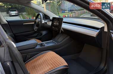 Седан Tesla Model 3 2023 в 