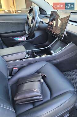 Седан Tesla Model 3 2017 в 