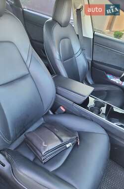 Седан Tesla Model 3 2017 в 