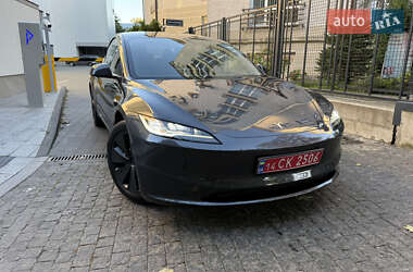 Tesla Model 3 2024