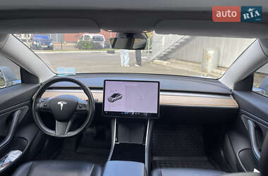 Седан Tesla Model 3 2018 в Броварах