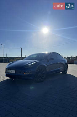 Седан Tesla Model 3 2022 в 