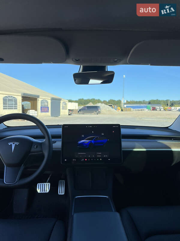 Седан Tesla Model 3 2022 в Ровно
