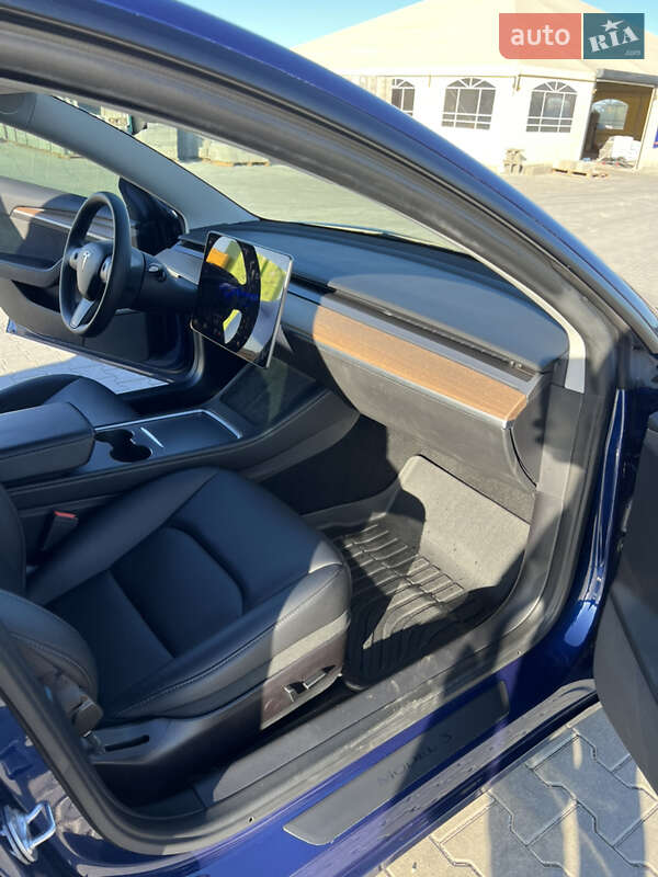 Седан Tesla Model 3 2022 в Ровно