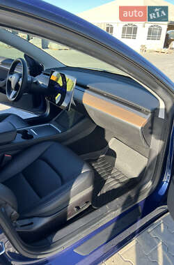 Седан Tesla Model 3 2022 в 