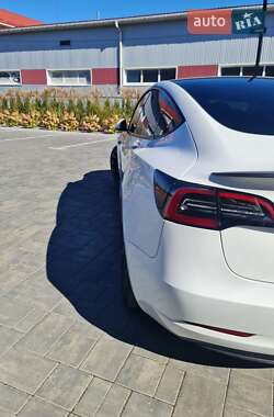 Седан Tesla Model 3 2023 в 