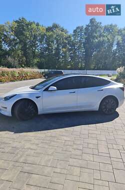Седан Tesla Model 3 2023 в 