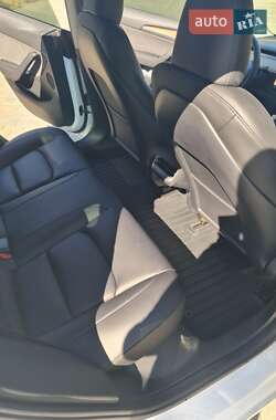Седан Tesla Model 3 2023 в 