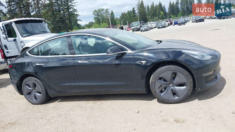 Седан Tesla Model 3 2018 в Львові