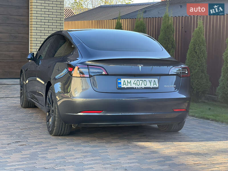Седан Tesla Model 3 2021 в Житомире