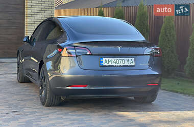 Седан Tesla Model 3 2021 в 