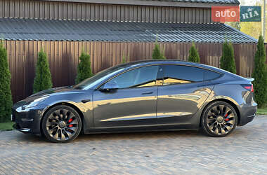Седан Tesla Model 3 2021 в 