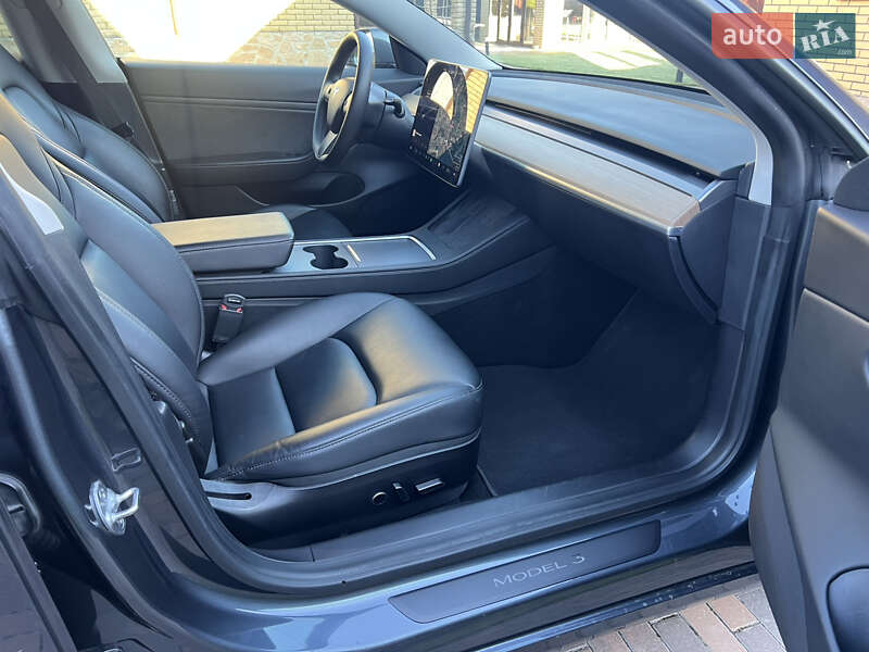 Седан Tesla Model 3 2021 в Житомире